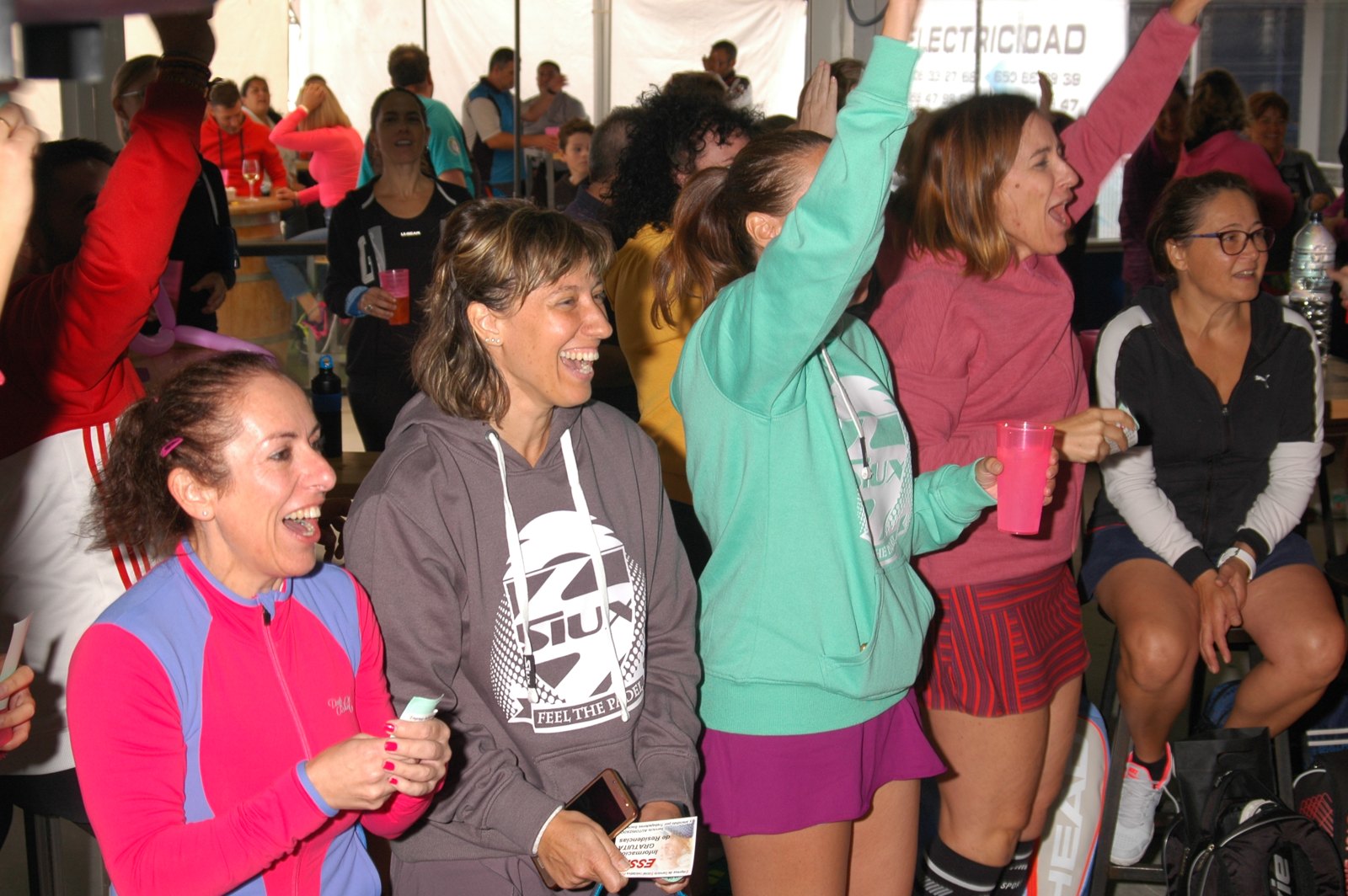 La fiesta: momento compartido en Pádel Rock