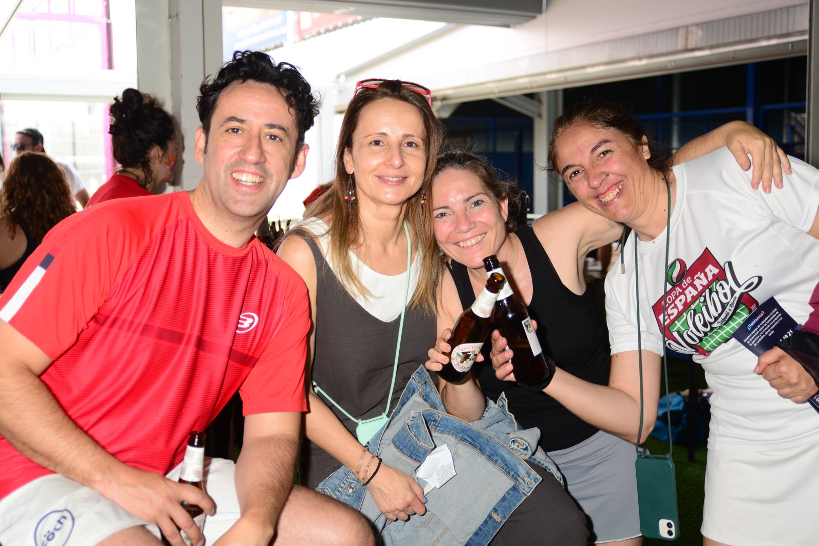 Entre amigos: momento compartido en Pádel Rock
