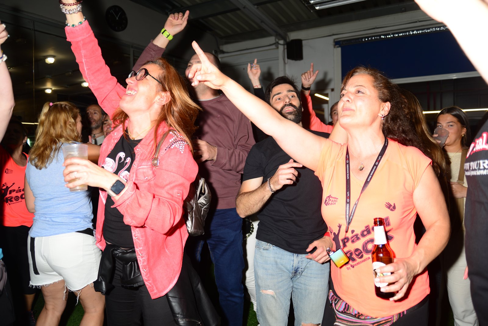 La fiesta: momento compartido en Pádel Rock