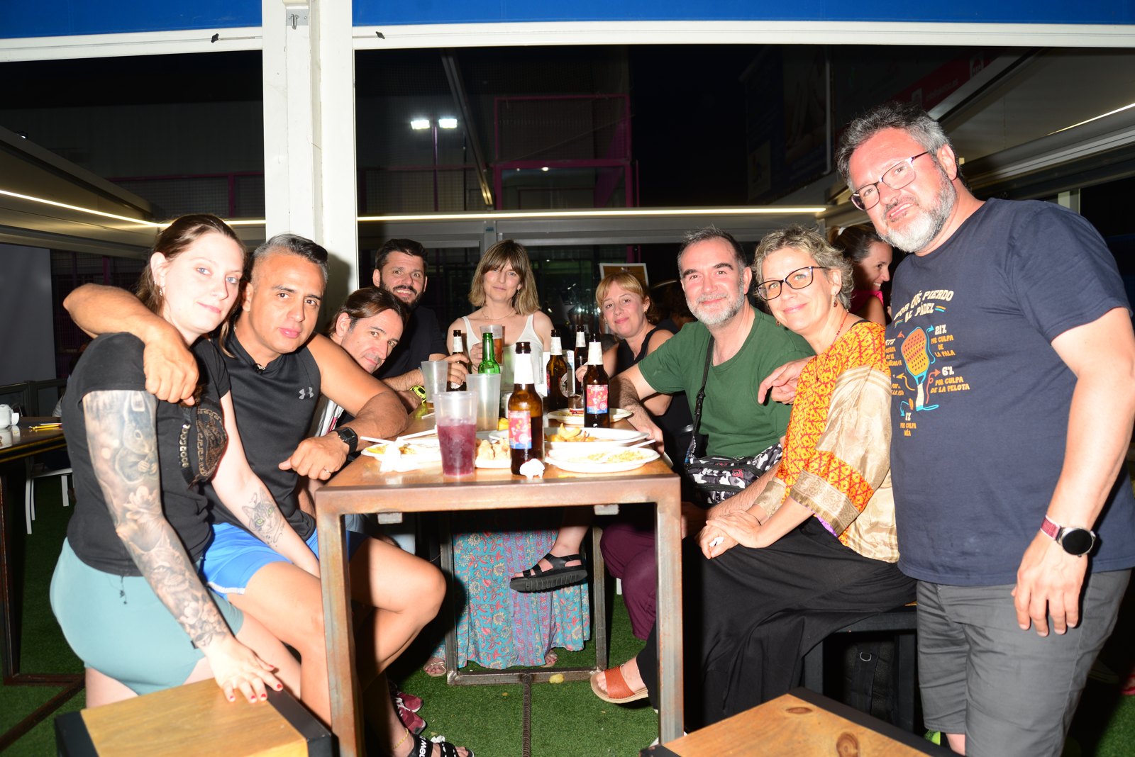 A la mesa: momento compartido en Pádel Rock
